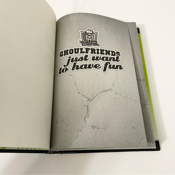 Monster High Book Ghoulfriends Just Want to Have Fun Book - Picture 8 of 15